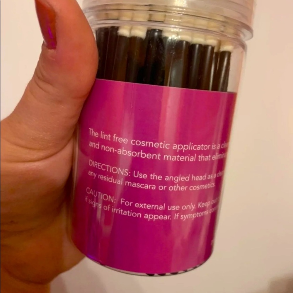 Lash extension cleanser swabs